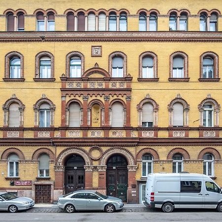 Cozy & Central Apartment With 2-Bedroom Budapest Luaran gambar