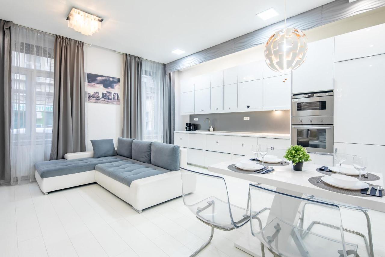 Cozy & Central Apartment With 2-Bedroom Budapest Luaran gambar