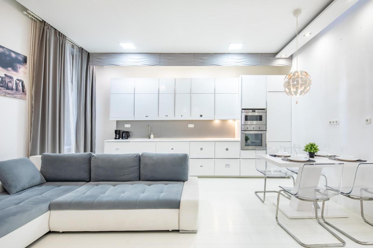 Cozy & Central Apartment With 2-Bedroom Budapest Luaran gambar