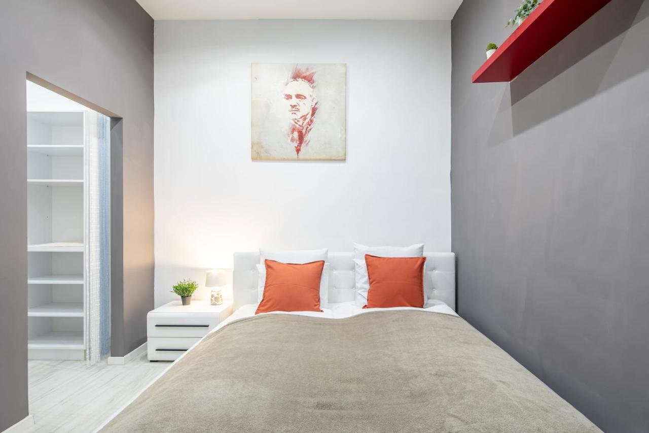 Cozy & Central Apartment With 2-Bedroom Budapest Luaran gambar