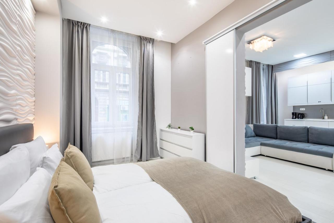 Cozy & Central Apartment With 2-Bedroom Budapest Luaran gambar