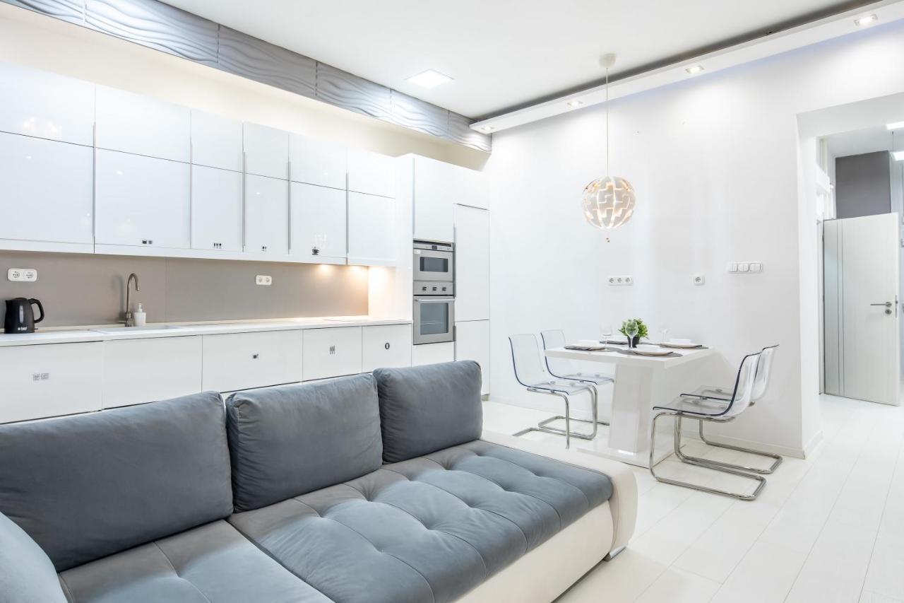 Cozy & Central Apartment With 2-Bedroom Budapest Luaran gambar
