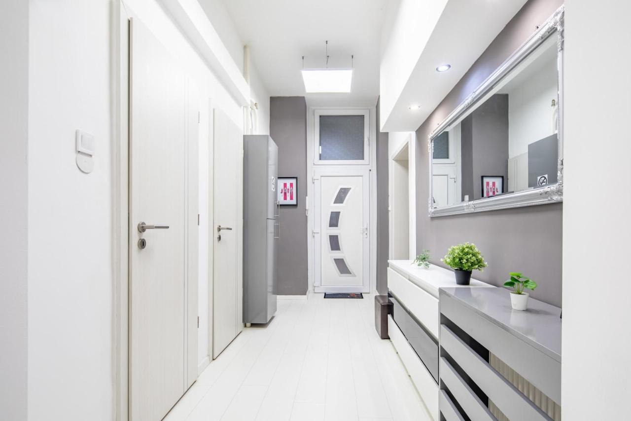 Cozy & Central Apartment With 2-Bedroom Budapest Luaran gambar